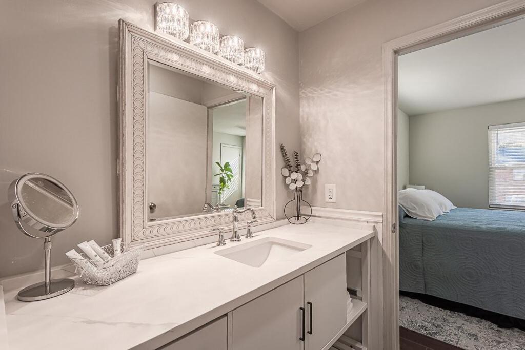 Cozy Townhome Retreat With King Bed Near I-10, Capitol, Fsu & Famu Tallahassee Exteriör bild